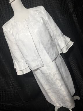 NWT! DANILLO! WHITE ON WHITE FLORAL SATIN 2 PC SLEEVLESS DRESS & JACKET SET! 12